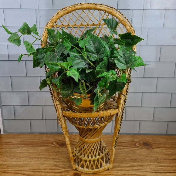 Vintage wicker chair plant stand - Picture 8 of 8